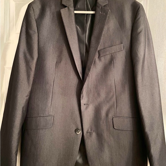 Kenneth Cole Reaction Stripe Suit Jacket. Sz 40 Regular. Lined. Perfect cond. - Picture 3 of 10